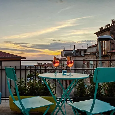 La Terrazza Dei Tramonti Nocleg ze śniadaniem *